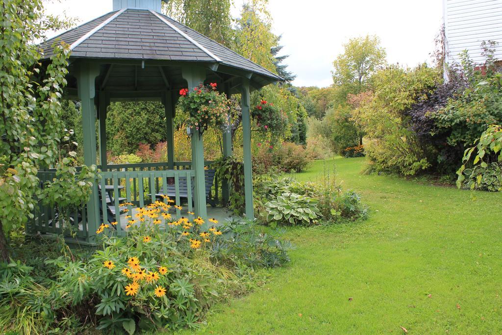 Auberge Le Flores GrandʼMère Exteriör bild