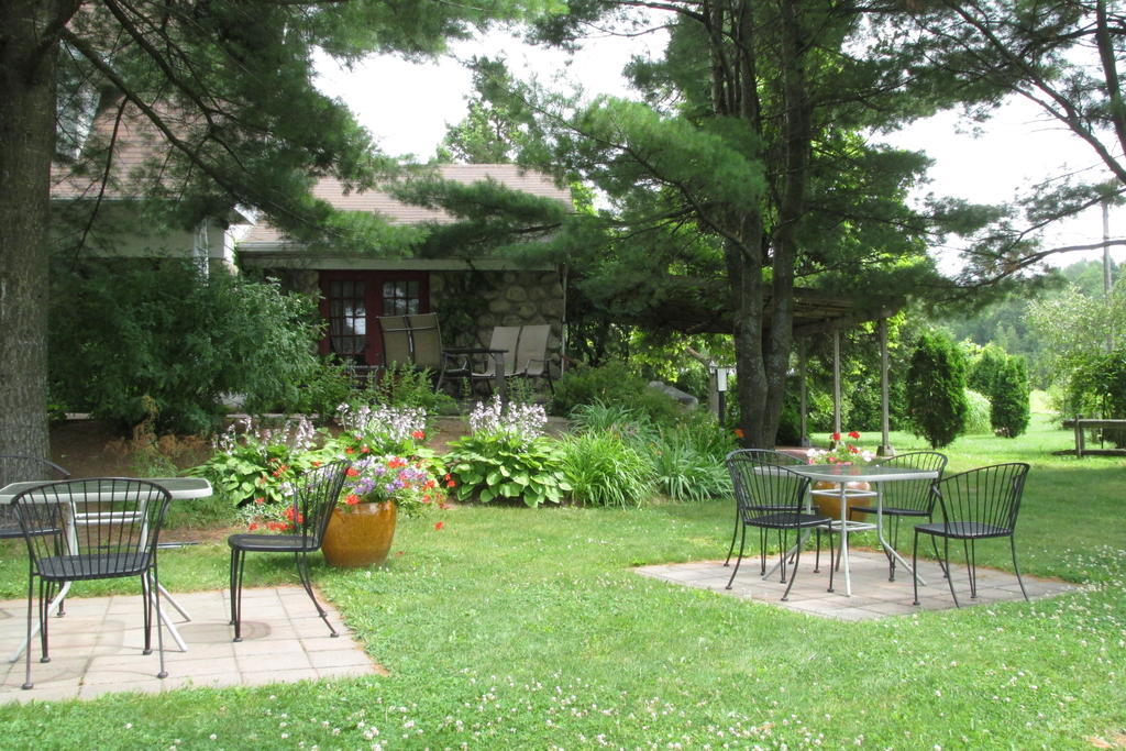 Auberge Le Flores GrandʼMère Exteriör bild